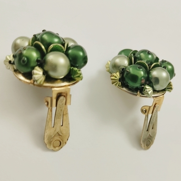 GREEN PEARL Clip-On Vintage 1960 Retro Eclectic Funky Earrings - Picture 3 of 10
